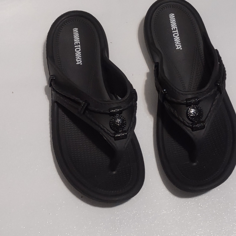 Minnetonka Women's Black Sandals - Picture 6 of 9